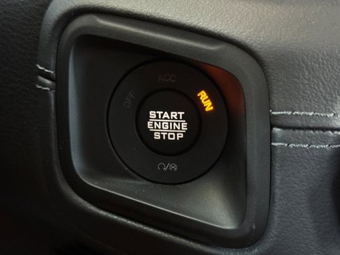 Used 2025 Jeep Wrangler Unlimited Sahara AWD/4WD image 23