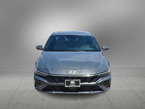 Certified 2025 Hyundai Elantra Limited FWD image 3