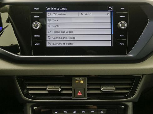 Certified 2023 Volkswagen Taos SE w/ Panoramic Sunroof Package AWD/4WD image 33