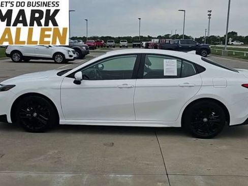Used 2025 Toyota Camry SE FWD image 5