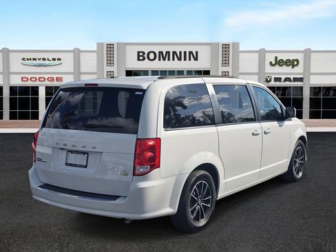 Used 2018 Dodge Grand Caravan GT image 3