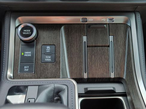 Used 2025 Lexus GX 550 w/ Cold Area Package AWD/4WD image 20