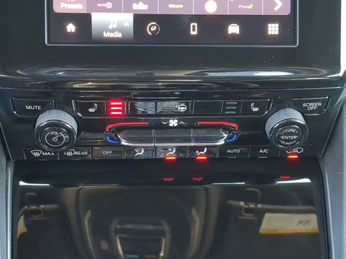 Used 2024 Jeep Grand Cherokee Altitude image 22