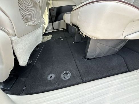 Used 2020 Chrysler Pacifica Limited image 29