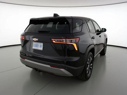 Used 2025 Chevrolet Equinox LT FWD image 9