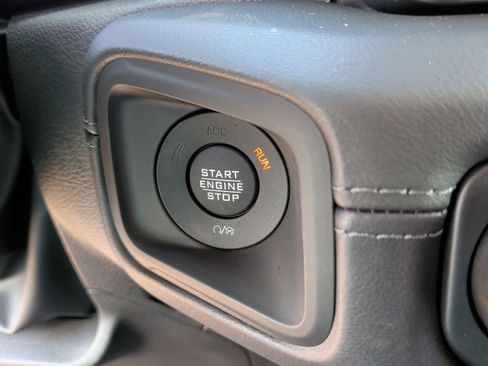 New 2025 Jeep Gladiator High Tide image 23