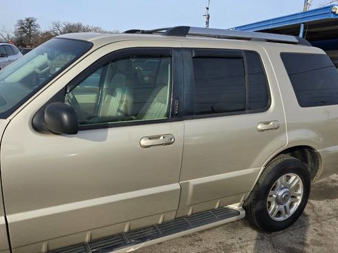 Used 2005 Mercury Mountaineer Premier image 2
