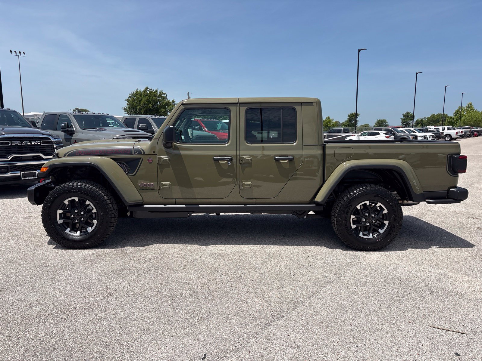 New 2026 Jeep Gladiator Sport AWD/4WD image 2