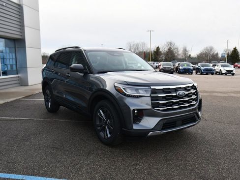 Used 2026 Ford Explorer Active w/ Active Comfort Package image 9