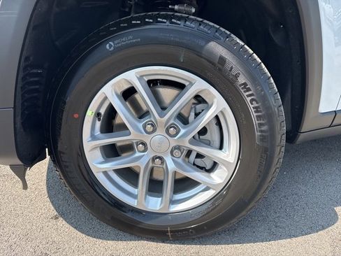 New 2025 Jeep Grand Cherokee L Laredo image 35