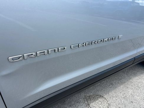 Certified 2024 Jeep Grand Cherokee Limited RWD image 20