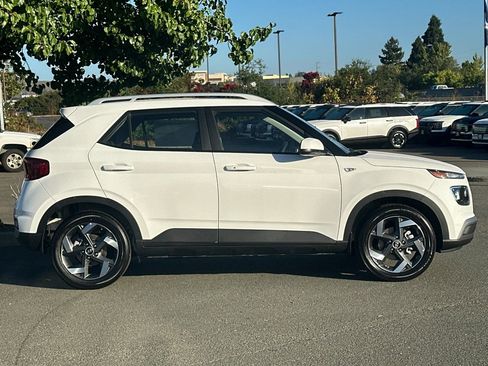 New 2026 Hyundai Venue SEL image 3