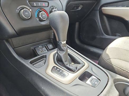 Used 2018 Jeep Cherokee Latitude w/ Altitude Package image 12