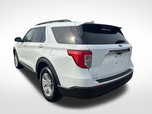 Used 2023 Ford Explorer XLT image 3