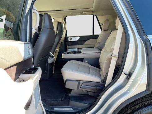 Used 2024 Lincoln Navigator Reserve image 26