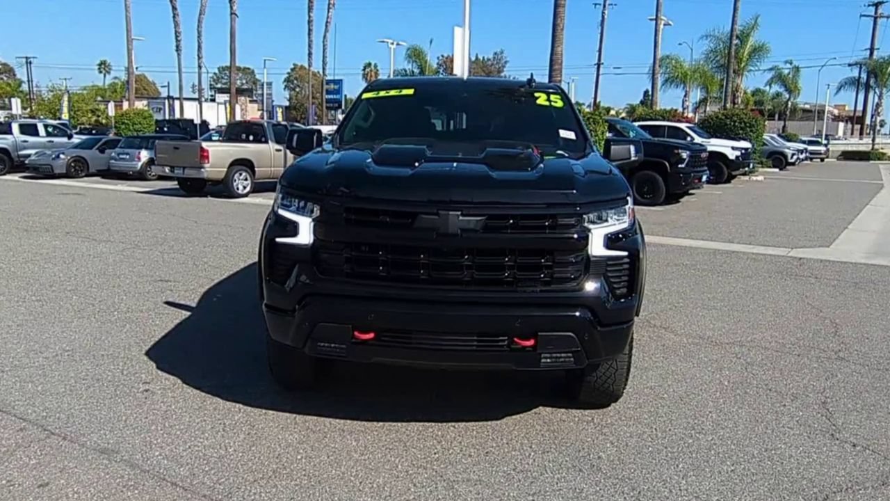 Used 2025 Chevrolet Silverado 1500 LT Trail Boss w/ Convenience Package II AWD/4WD image 3