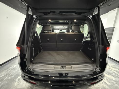 Used 2024 Jeep Wagoneer Series II image 31