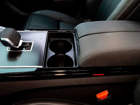 New 2026 Land Rover Range Rover Velar Dynamic SE image 30