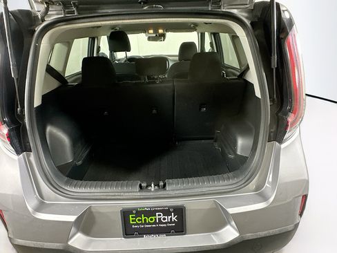Used 2025 Kia Soul LX w/ LX Technology Package FWD image 27