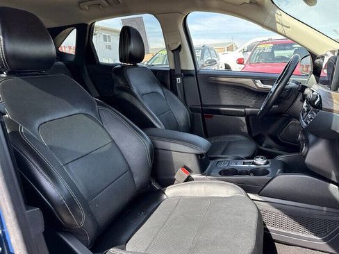 Used 2020 Ford Escape Titanium image 18