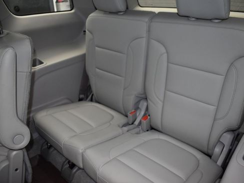 Used 2019 GMC Acadia SLT image 17