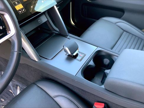 Used 2024 Land Rover Discovery Sport S image 16
