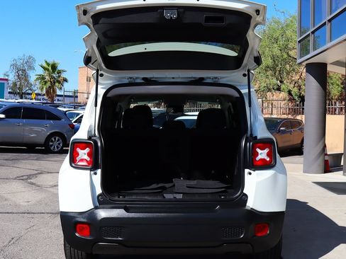 Used 2020 Jeep Renegade Latitude w/ Popular Equipment Group FWD image 22