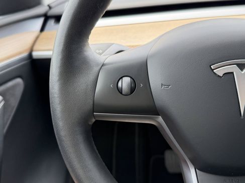 Used 2023 Tesla Model Y AWD image 21