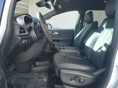 New 2026 Chrysler Voyager LX image 11