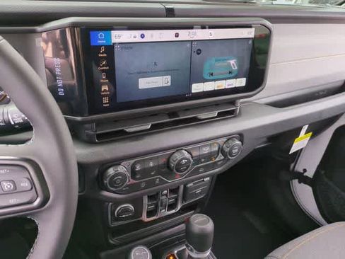 New 2025 Jeep Gladiator Sport image 27