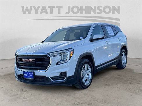 Used 2024 GMC Terrain SLE image 1
