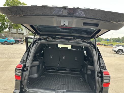 Used 2025 Toyota 4Runner SR5 AWD/4WD image 27