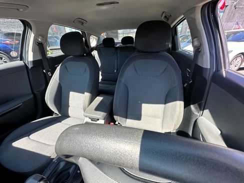 Used 2025 Kia K4 FWD image 23