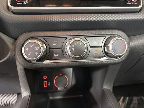 Used 2022 Nissan Kicks S image 15