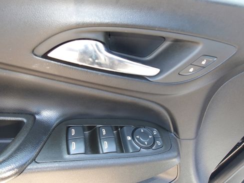 Used 2023 Chevrolet Equinox LT image 15