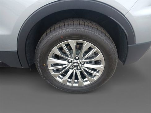 Used 2024 Cadillac XT4 Premium Luxury image 8