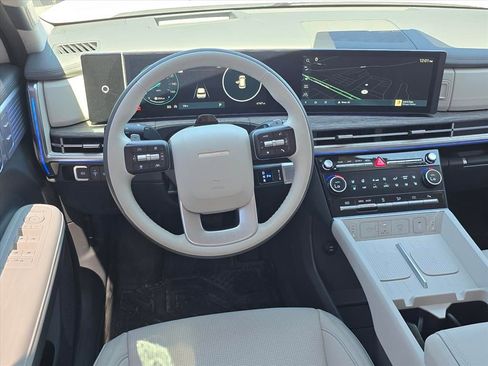 Used 2025 Hyundai Santa Fe Calligraphy image 10