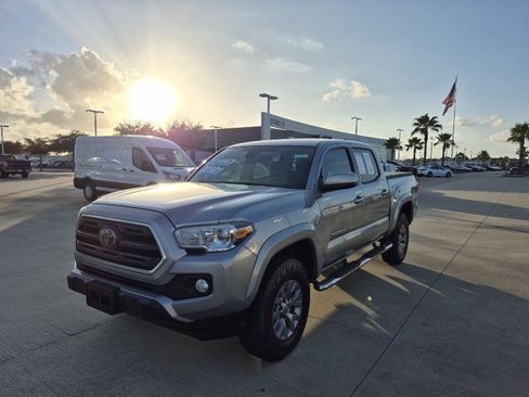 Used 2019 Toyota Tacoma SR5 image 1