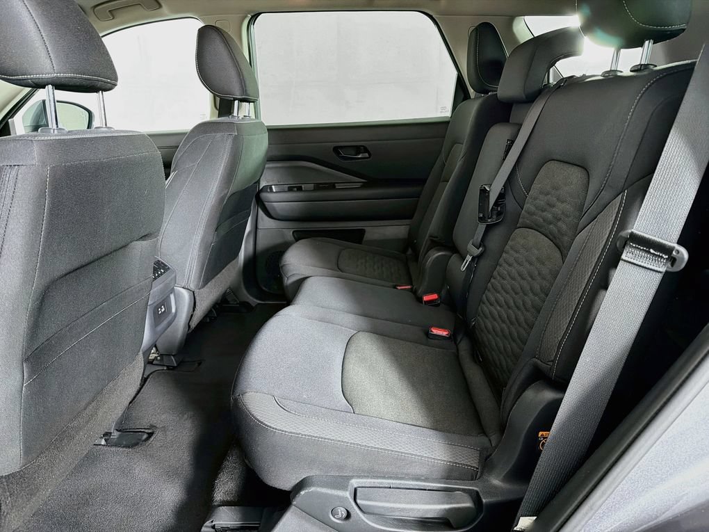 Used 2025 Nissan Pathfinder SV FWD image 36