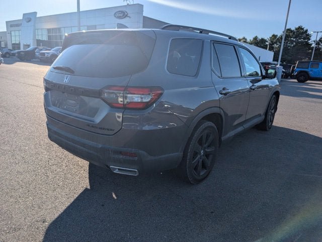 Used 2025 Honda Pilot Black Edition image 9
