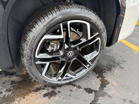 New 2026 Volkswagen Tiguan SEL R-Line AWD/4WD image 22