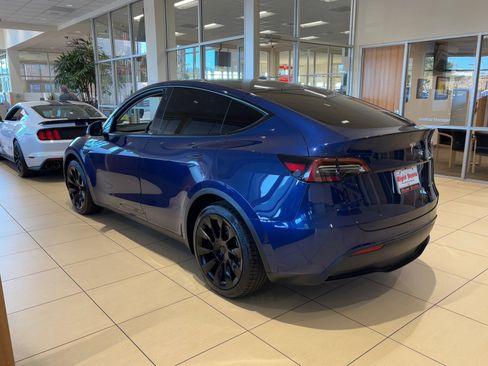 Used 2021 Tesla Model Y Long Range image 3