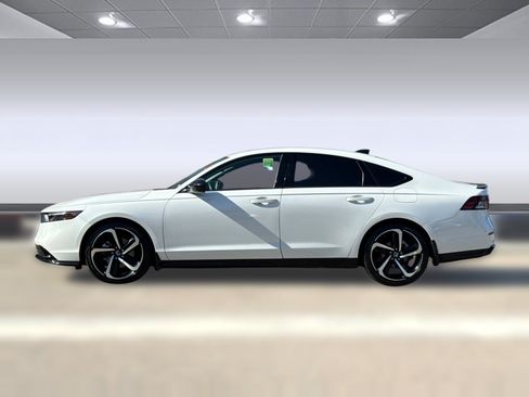 Used 2023 Honda Accord Sport image 2