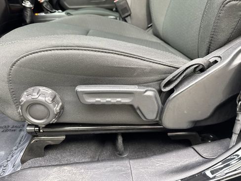 Used 2023 Jeep Wrangler Unlimited image 31