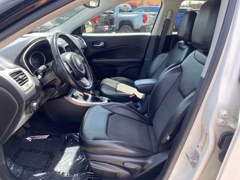 Used 2019 Jeep Compass Latitude w/ Cold Weather Group AWD/4WD image 9