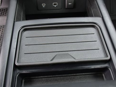 Used 2024 Land Rover Defender 90 X-Dynamic SE image 29