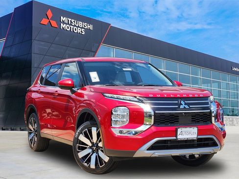 New 2025 Mitsubishi Outlander SE image 1