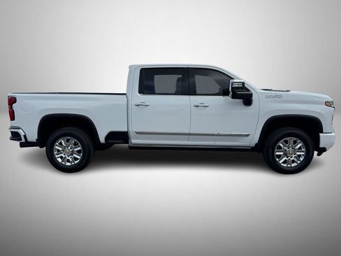 Used 2024 Chevrolet Silverado 2500 High Country w/ High Country Premium Package AWD/4WD image 5