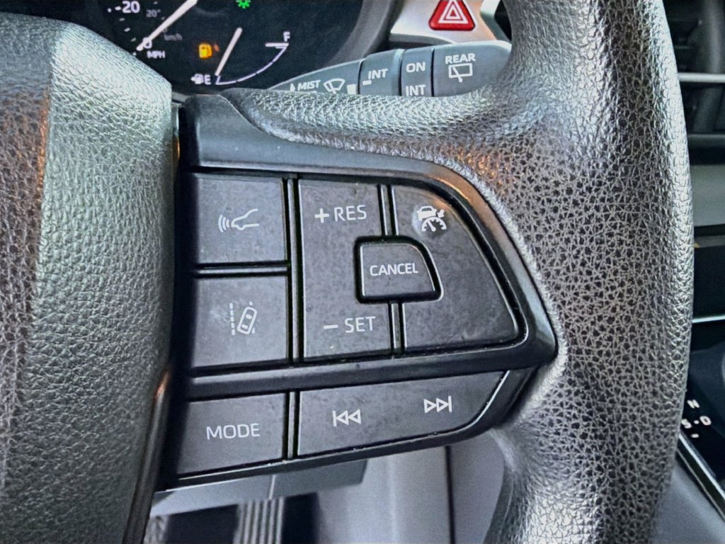 Used 2022 Toyota Sienna LE w/ LE Plus Package AWD/4WD image 38