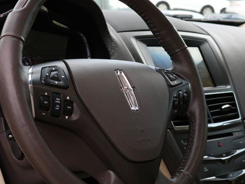 Used 2019 Lincoln MKT AWD image 24